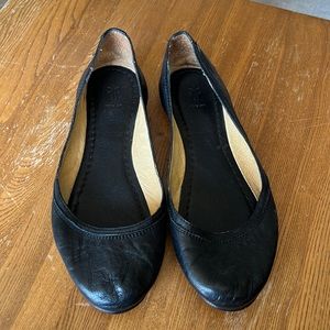 Frye black leather ballerina